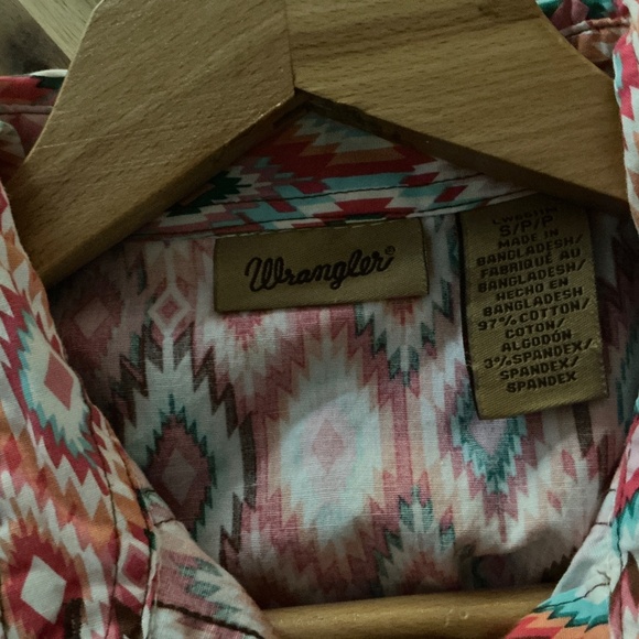 Wrangler Aztec print Pearl snap shirt - Picture 4 of 4